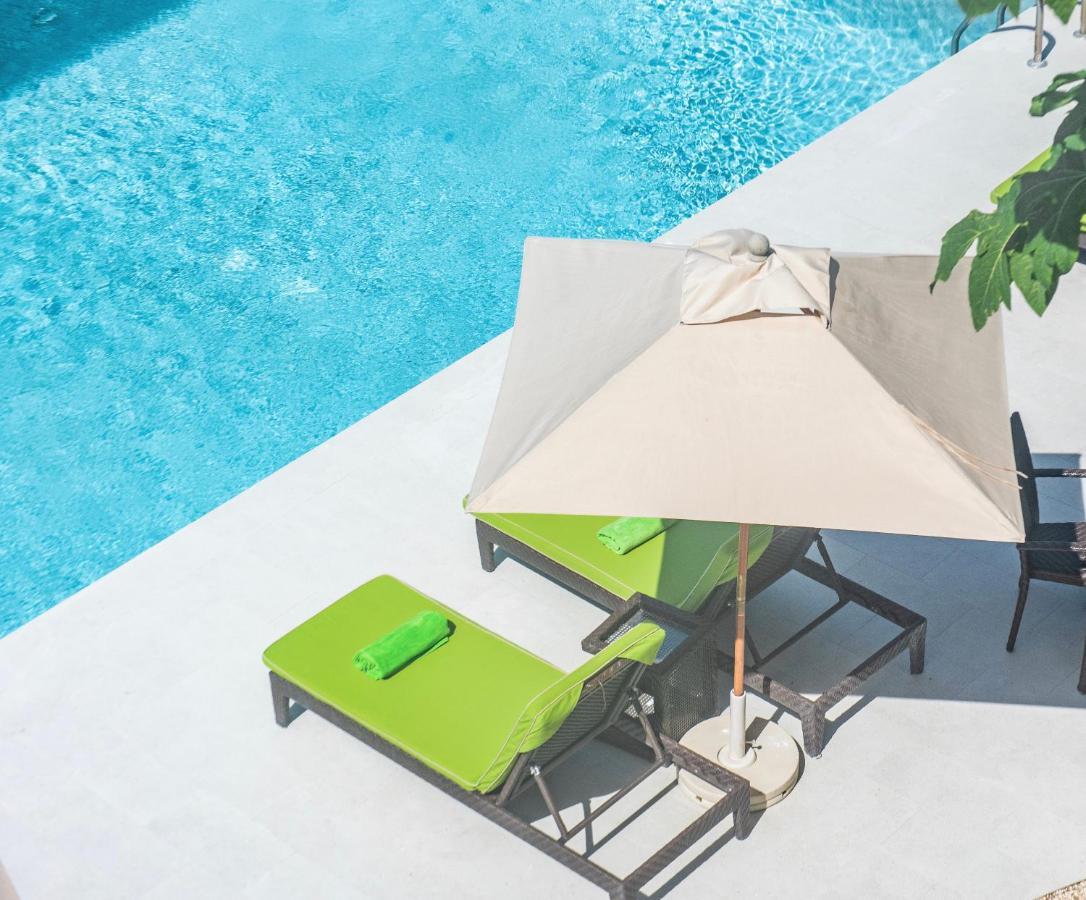 Ports Of Call Resort Grace Bay Exteriör bild