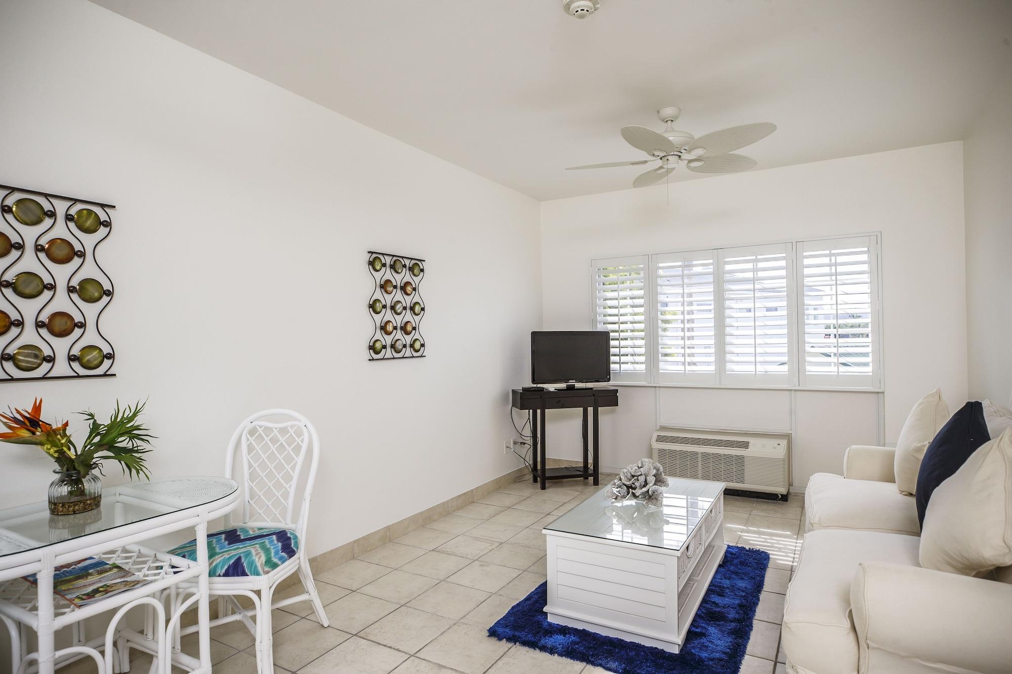 Ports Of Call Resort Grace Bay Exteriör bild