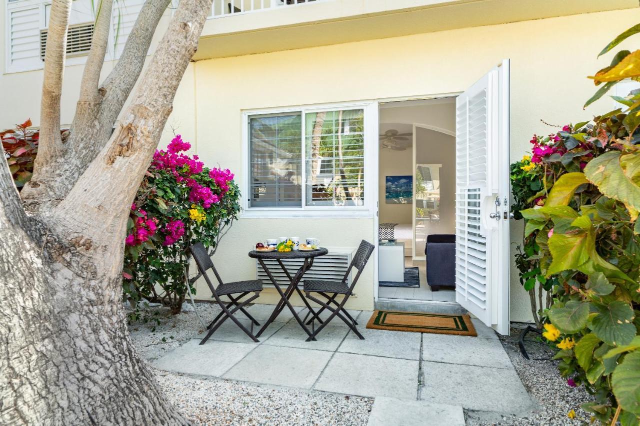 Ports Of Call Resort Grace Bay Exteriör bild