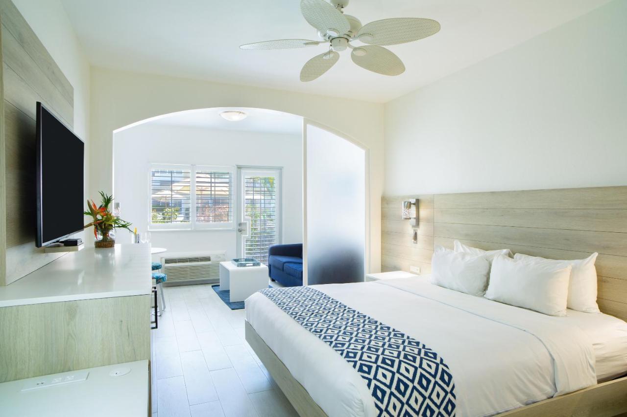 Ports Of Call Resort Grace Bay Exteriör bild