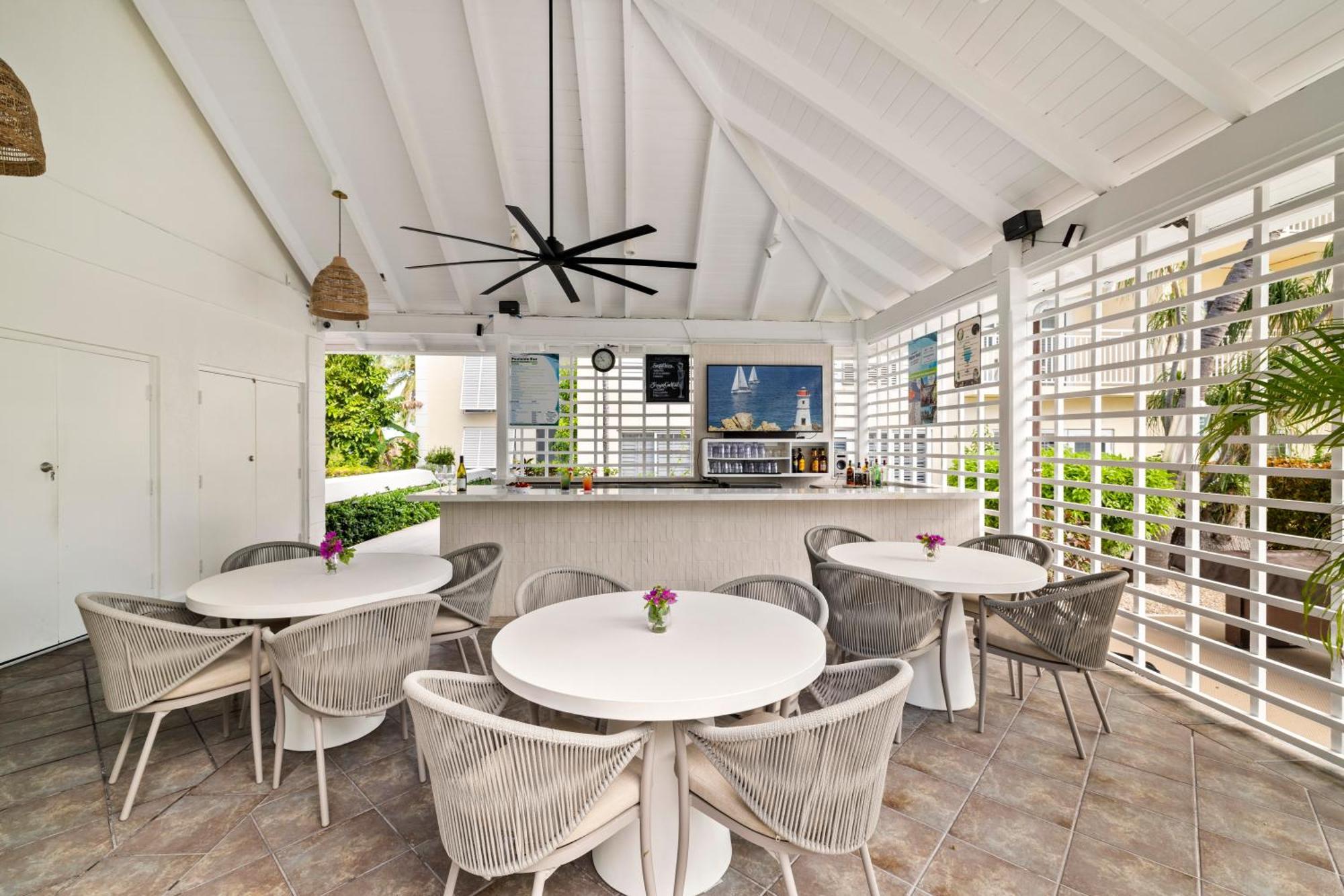 Ports Of Call Resort Grace Bay Exteriör bild