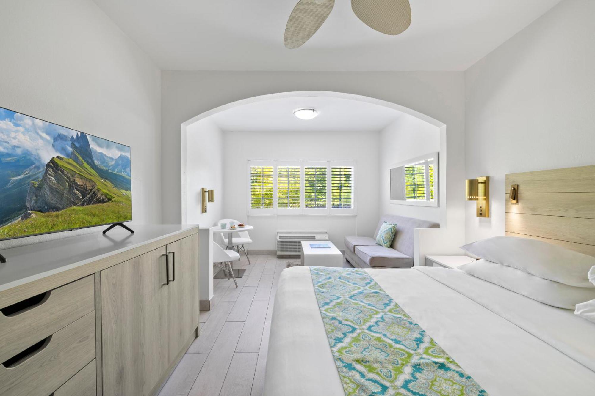 Ports Of Call Resort Grace Bay Exteriör bild
