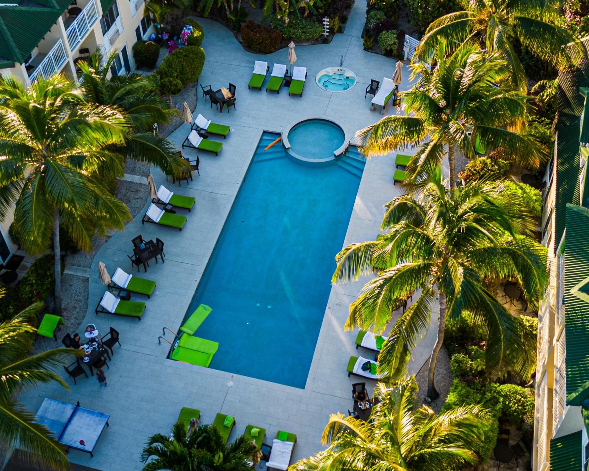 Ports Of Call Resort Grace Bay Exteriör bild