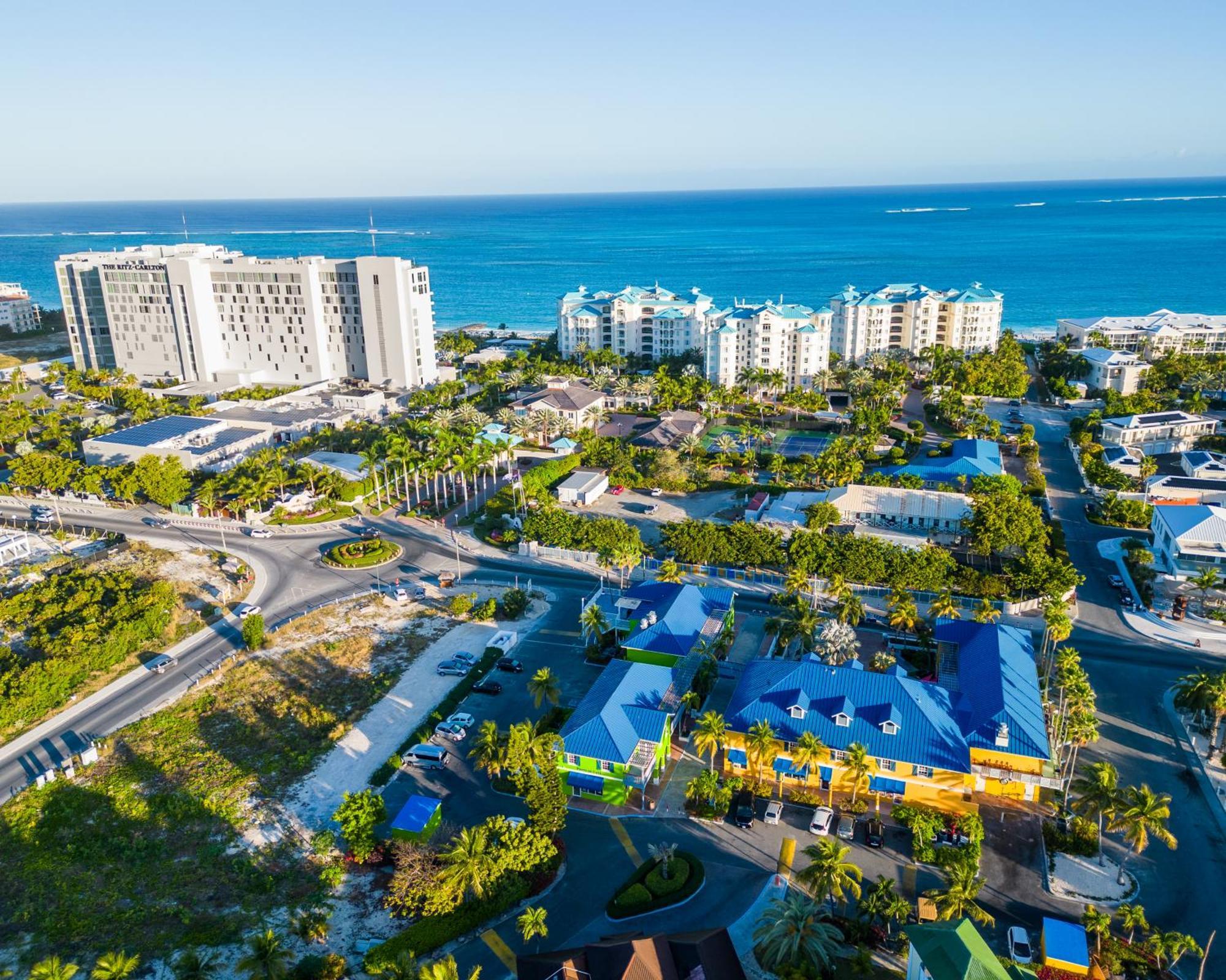 Ports Of Call Resort Grace Bay Exteriör bild